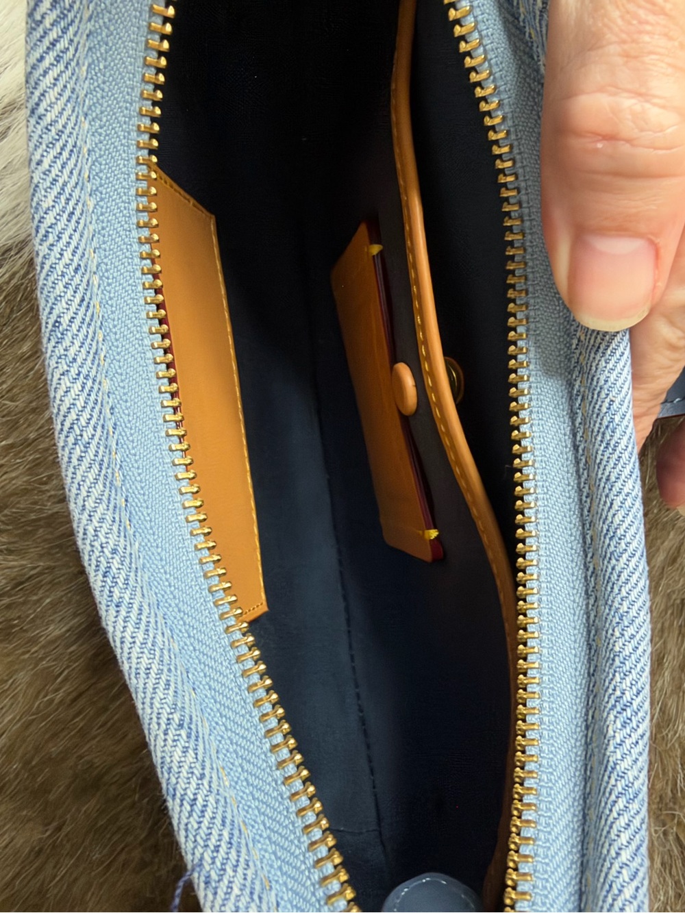 Coach Denim The Hampton’s Hobo Limited Re-Edition 2005 - Picture 14 of 15